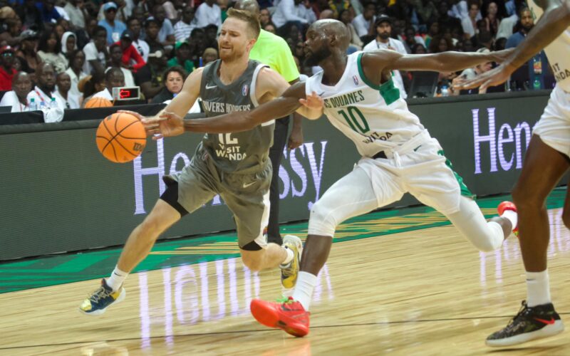 Rude bataille entre l'AS Douanes et Rivers Hoopers.